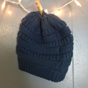 Dark blue ponytail Bennie